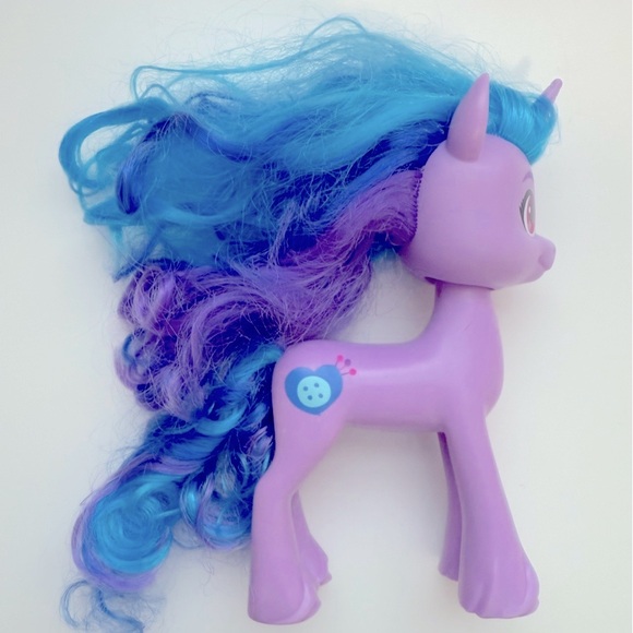 My Little Pony A New Generation Izzy Moonbow
Unicorn - Picture 6 of 8